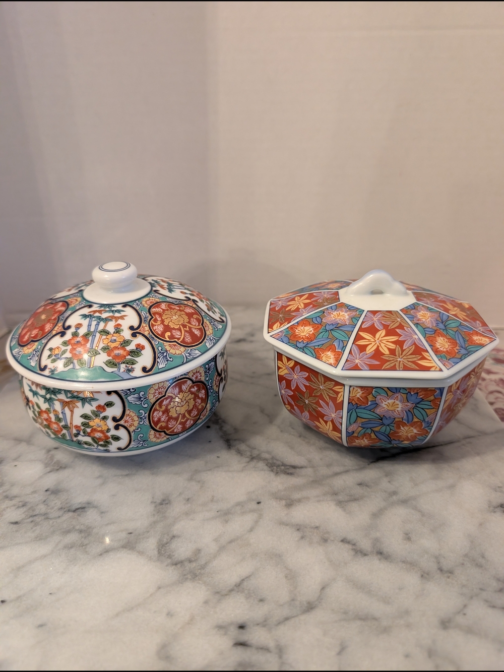 Vintage Set of 2 Kinshōbai Japanese Ceramic Lidded Bowls
